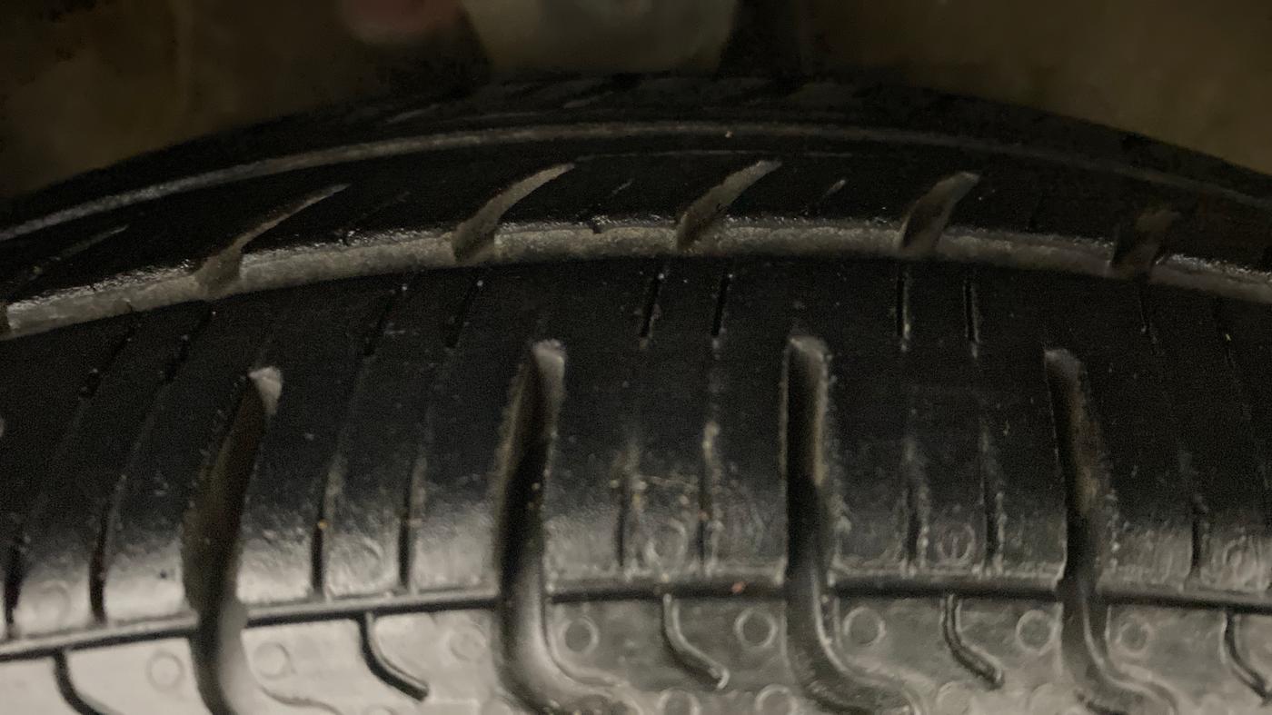 2010 Hyundai i10 SPORTZ 1.2 AT, Petrol, Automatic, 80,684 km, Right Front Tyre Tread