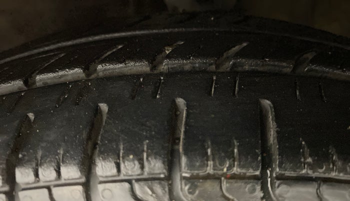 2010 Hyundai i10 SPORTZ 1.2 AT, Petrol, Automatic, 80,684 km, Left Front Tyre Tread