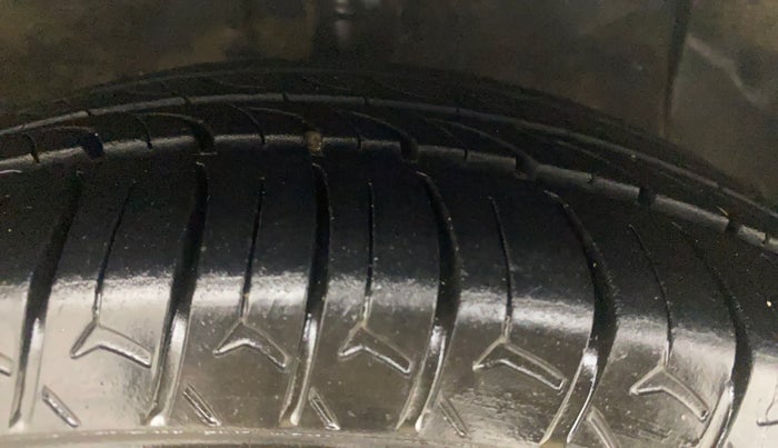 2017 Hyundai Grand i10 ASTA 1.2 KAPPA VTVT, Petrol, Manual, 65,910 km, Right Front Tyre Tread