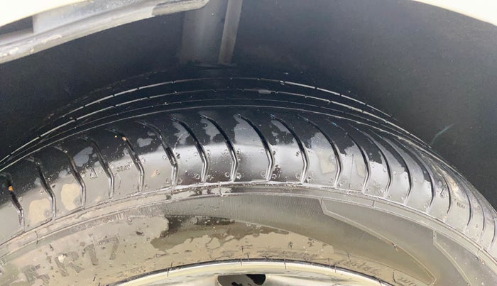 2019 Ford Ecosport TITANIUM 1.5L SPORTS(SUNROOF) DIESEL, Diesel, Manual, 1,03,640 km, Right Rear Tyre Tread