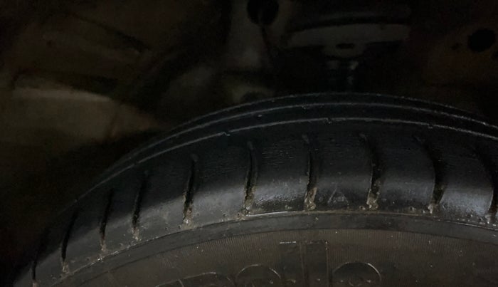 2016 Maruti Wagon R 1.0 VXI, Petrol, Manual, 92,640 km, Right Front Tyre Tread