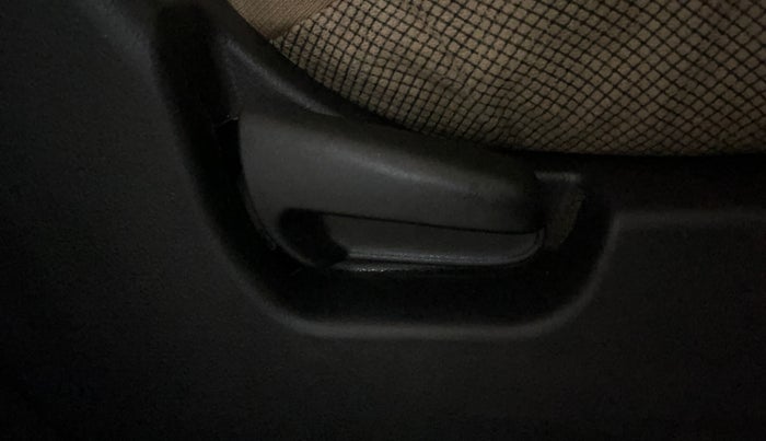 2016 Maruti Wagon R 1.0 VXI, Petrol, Manual, 92,640 km, Driver Side Adjustment Panel