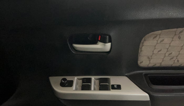 2016 Maruti Wagon R 1.0 VXI, Petrol, Manual, 92,640 km, Driver Side Door Panels Control