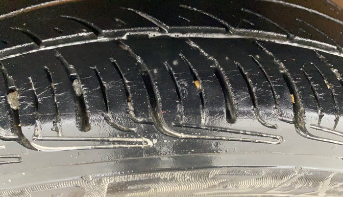 2015 Maruti Alto K10 VXI AMT, Petrol, Automatic, 47,775 km, Left Front Tyre Tread