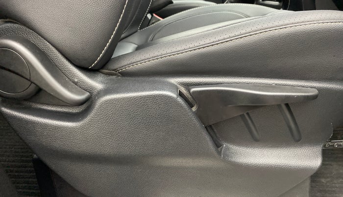 2018 Tata Hexa Varicor 400 XTA, Diesel, Automatic, 59,336 km, Driver Side Adjustment Panel