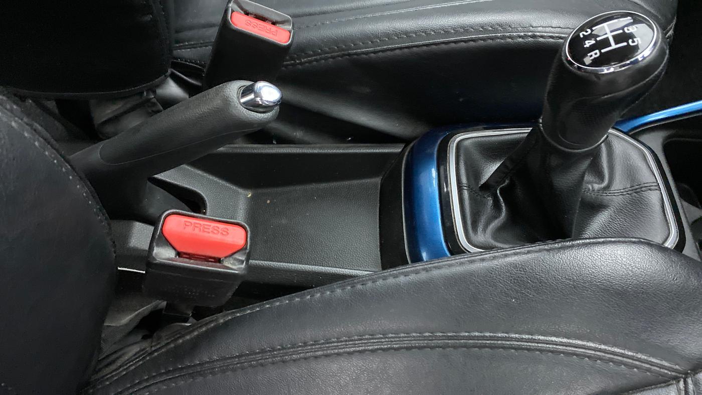 2017 Maruti IGNIS ALPHA 1.2 K12 DUAL TONE, Petrol, Manual, 38,271 km, Gear Lever