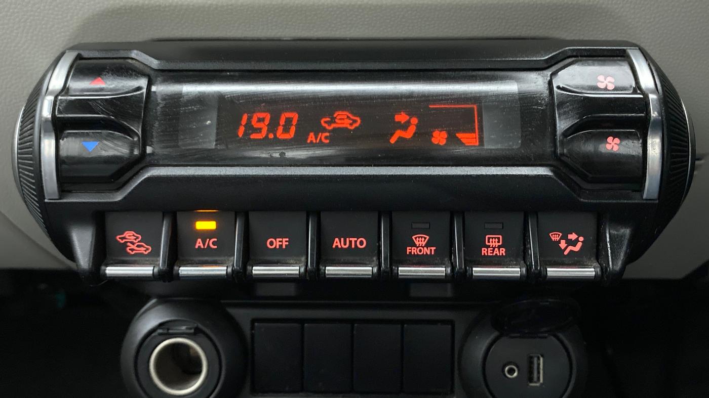 2017 Maruti IGNIS ALPHA 1.2 K12 DUAL TONE, Petrol, Manual, 38,271 km, Automatic Climate Control