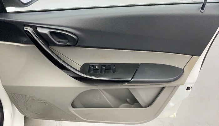 2018 Tata Tiago XT 1.2 REVOTRON, Petrol, Manual, 85,429 km, Driver Side Door Panels Control