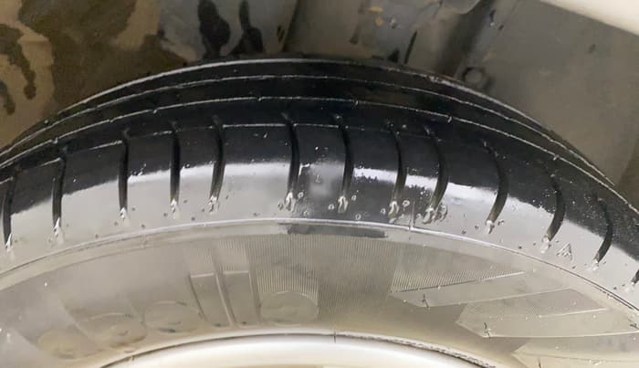 2016 Renault Kwid RXT 1.0, Petrol, Manual, 55,413 km, Right Front Tyre Tread