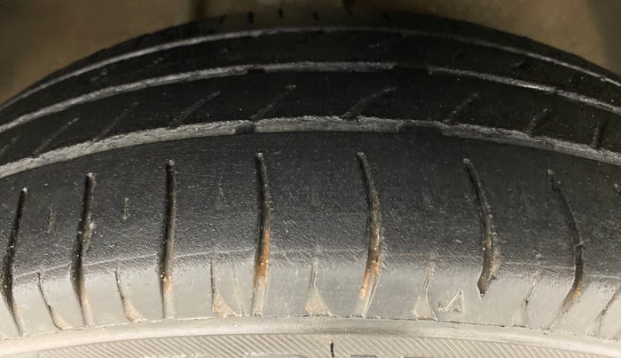 2012 Maruti Alto 800 LXI, Petrol, Manual, 40,758 km, Right Front Tyre Tread