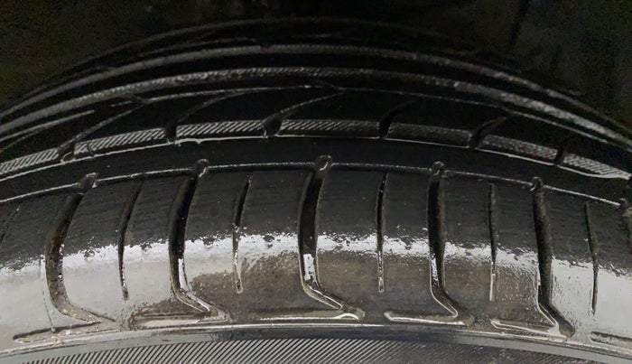 2016 Maruti Ciaz ZXI+ AT, Petrol, Automatic, 33,520 km, Right Front Tyre Tread
