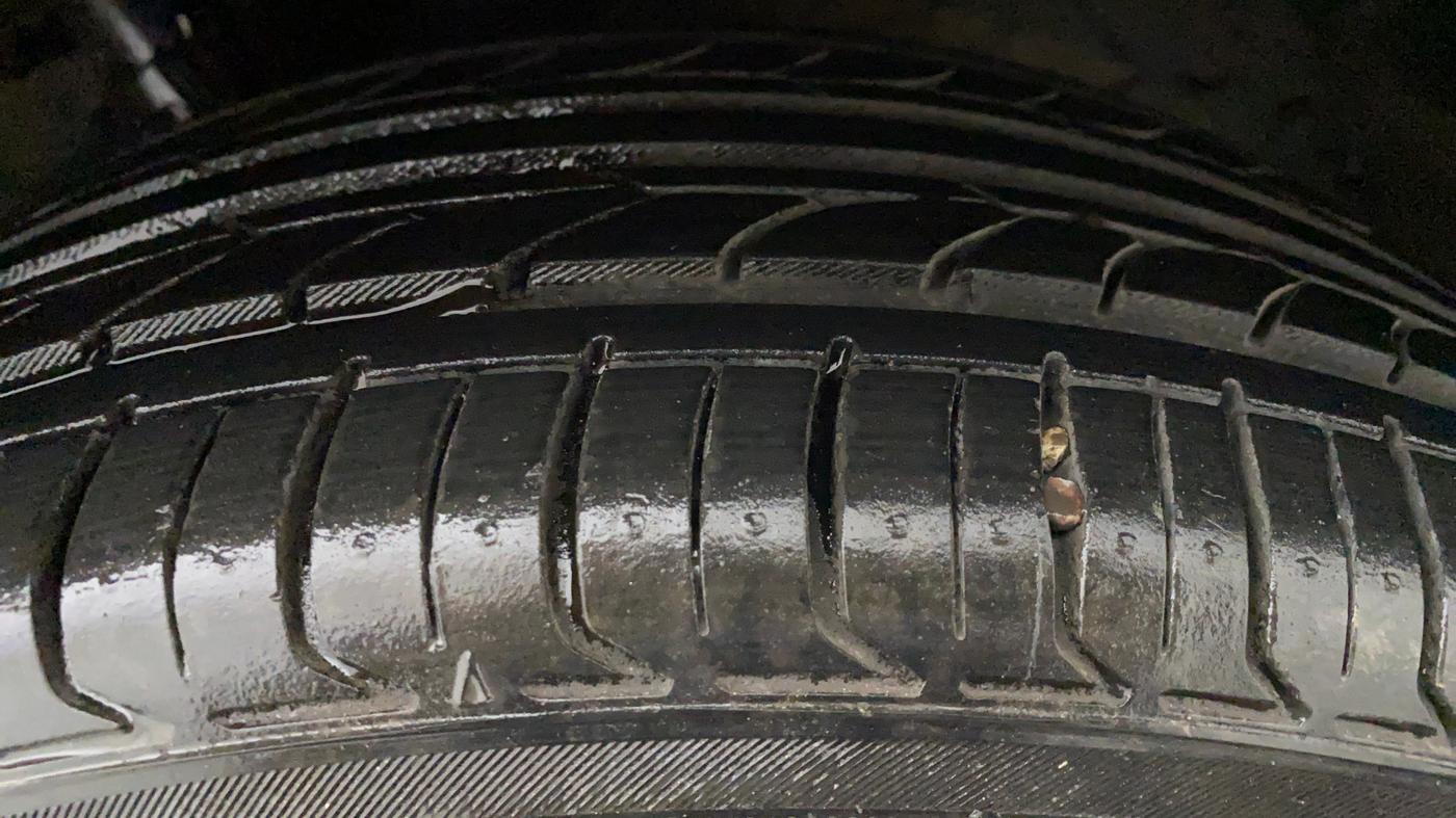 2016 Maruti Ciaz ZXI+ AT, Petrol, Automatic, 33,520 km, Left Front Tyre Tread
