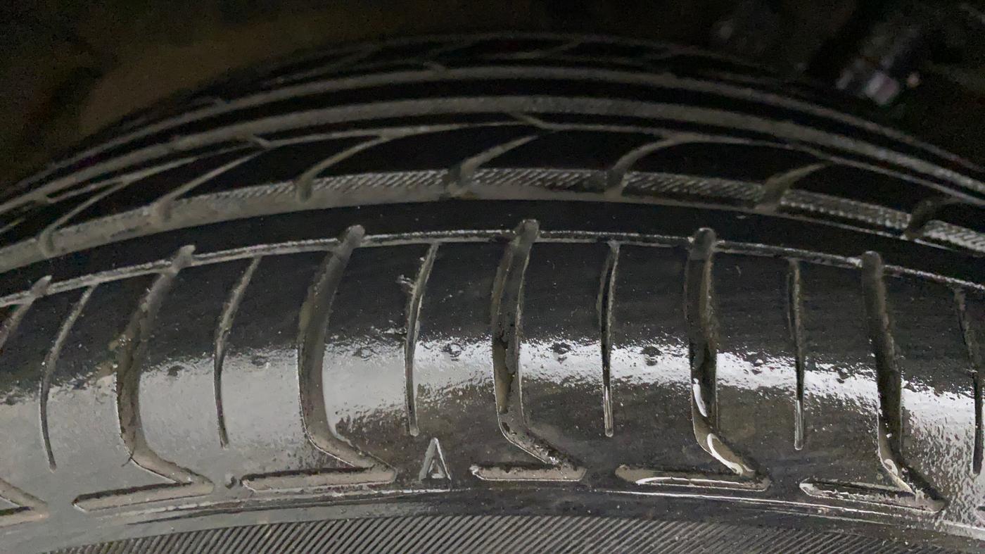 2016 Maruti Ciaz ZXI+ AT, Petrol, Automatic, 33,520 km, Right Rear Tyre Tread