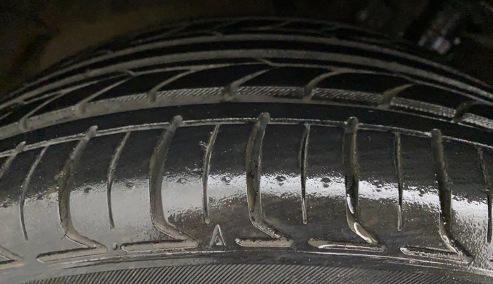 2016 Maruti Ciaz ZXI+ AT, Petrol, Automatic, 33,520 km, Right Rear Tyre Tread