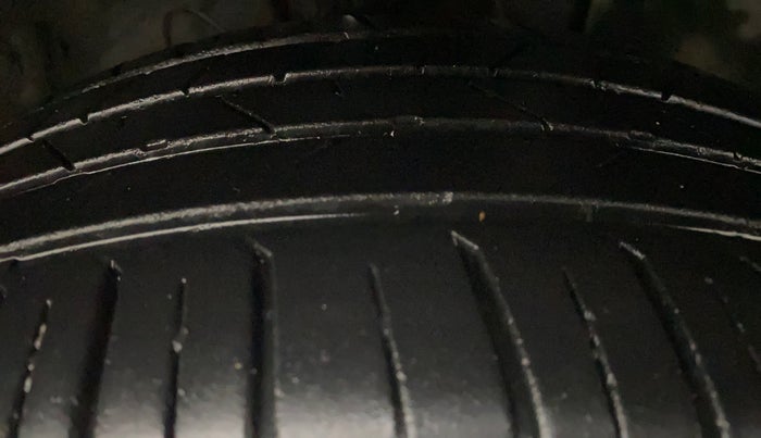 2022 Hyundai VENUE SX 1.5 CRDI, Diesel, Manual, 33,566 km, Right Front Tyre Tread