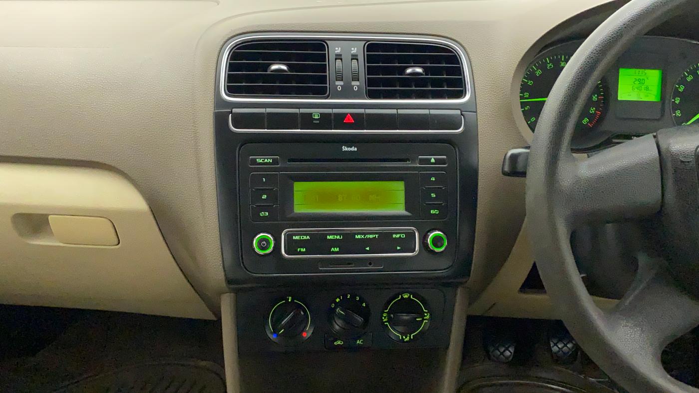 2013 Skoda Rapid AMBITION 1.6 TDI CR MT PLUS, Diesel, Manual, 64,231 km, Air Conditioner