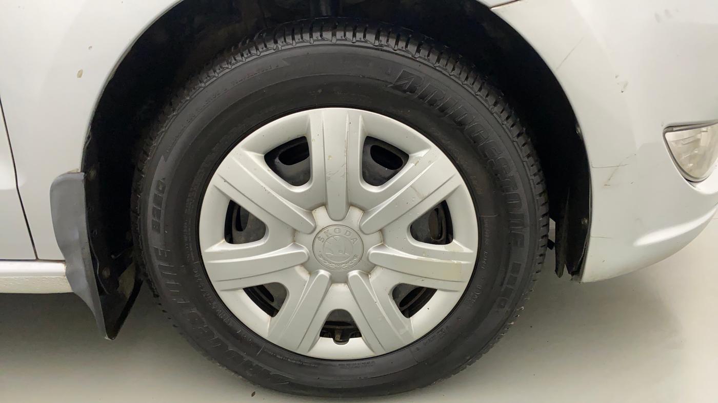 2013 Skoda Rapid AMBITION 1.6 TDI CR MT PLUS, Diesel, Manual, 64,231 km, Right Front Wheel