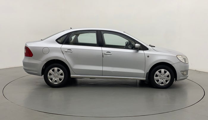 2013 Skoda Rapid AMBITION 1.6 TDI CR MT PLUS, Diesel, Manual, 64,231 km, Right Side