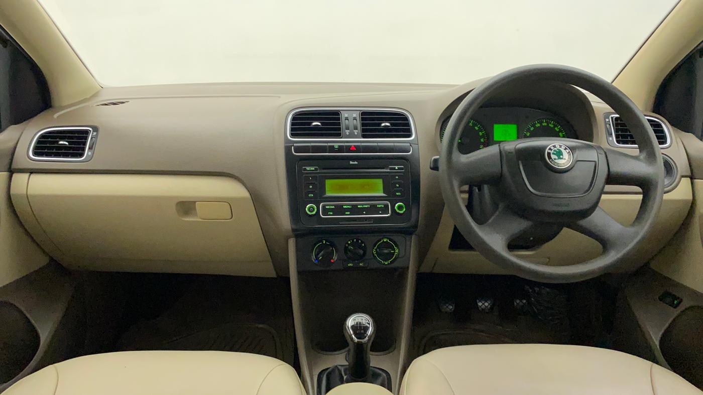 2013 Skoda Rapid AMBITION 1.6 TDI CR MT PLUS, Diesel, Manual, 64,231 km, Dashboard