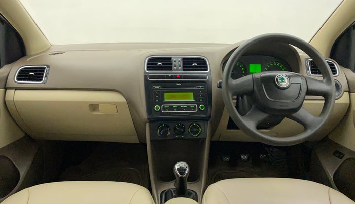 2013 Skoda Rapid AMBITION 1.6 TDI CR MT PLUS, Diesel, Manual, 64,231 km, Dashboard