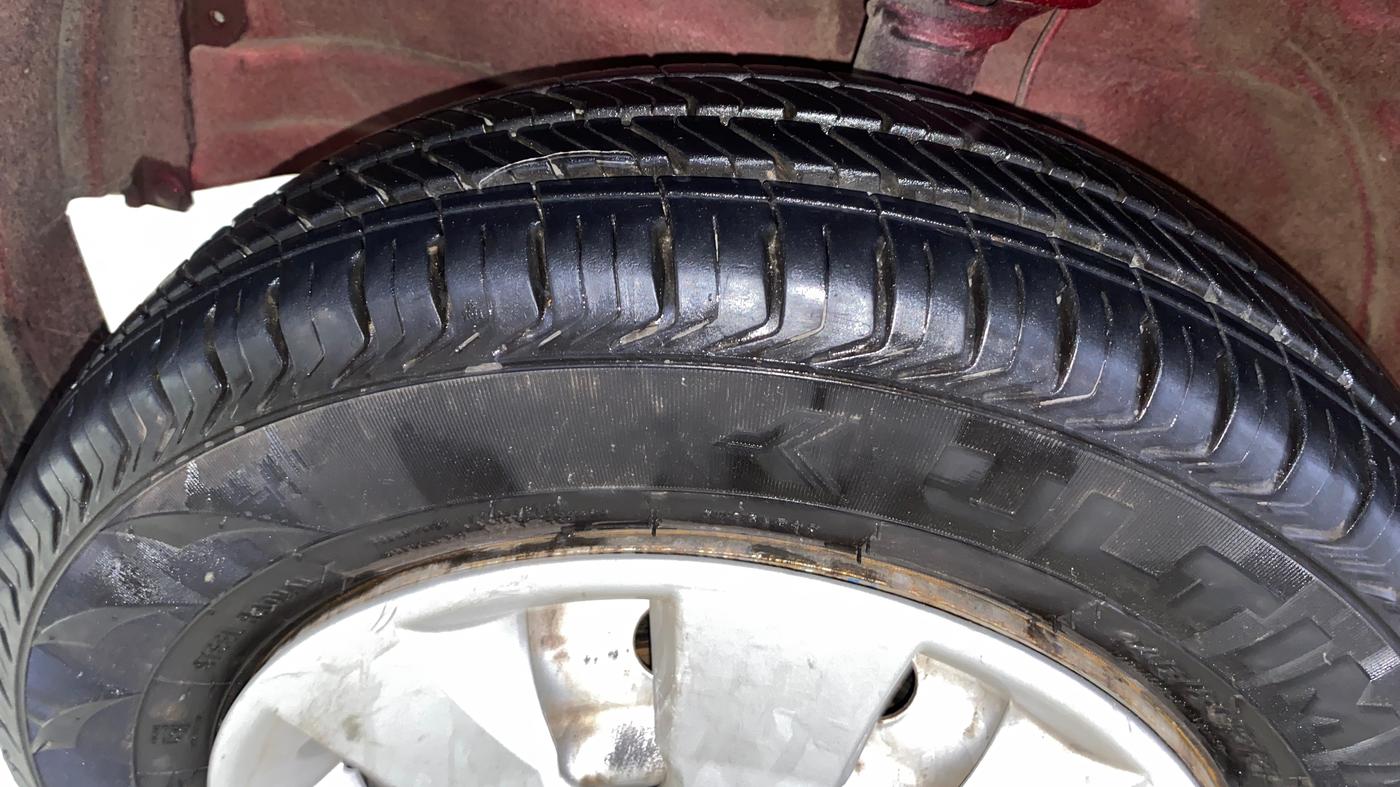 2016 Maruti Wagon R 1.0 LXI CNG, CNG, Manual, 63,749 km, Left Front Tyre Tread