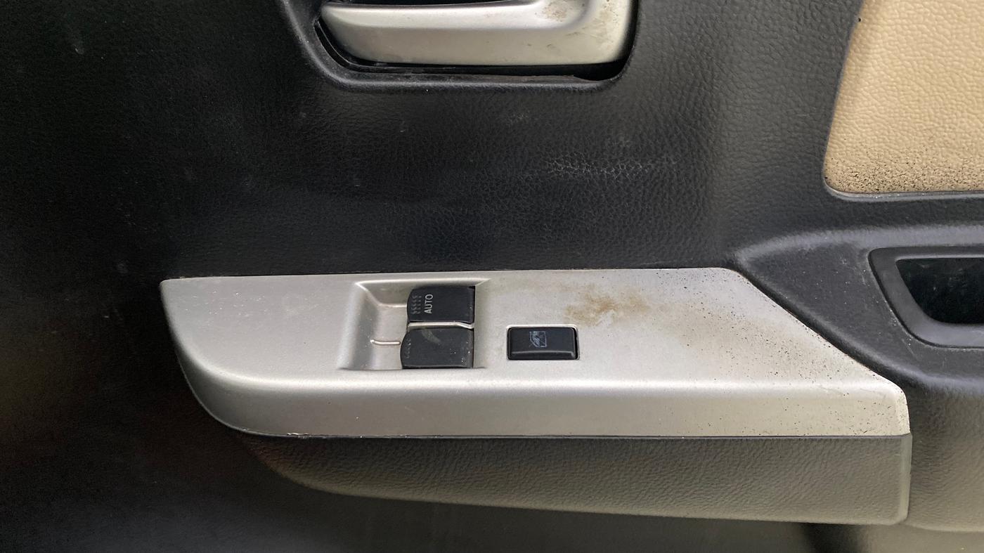 2016 Maruti Wagon R 1.0 LXI CNG, CNG, Manual, 63,749 km, Driver Side Door Panels Control