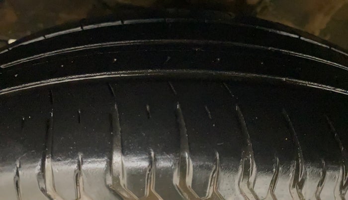 2018 Maruti Swift VDI AMT, Diesel, Automatic, 95,619 km, Left Front Tyre Tread