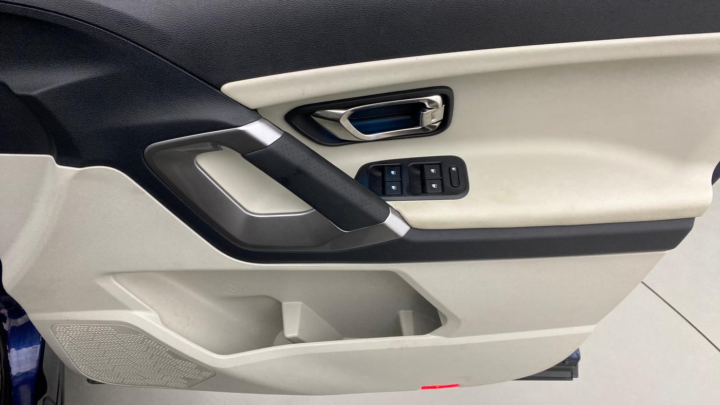 2021 Tata Safari XZ+ 2.0 KRYOTEC, Diesel, Manual, 16,905 km, Driver Side Door Panels Control