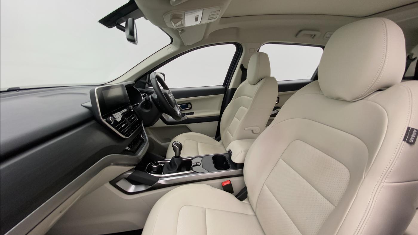 2021 Tata Safari XZ+ 2.0 KRYOTEC, Diesel, Manual, 16,905 km, Right Side Front Door Cabin