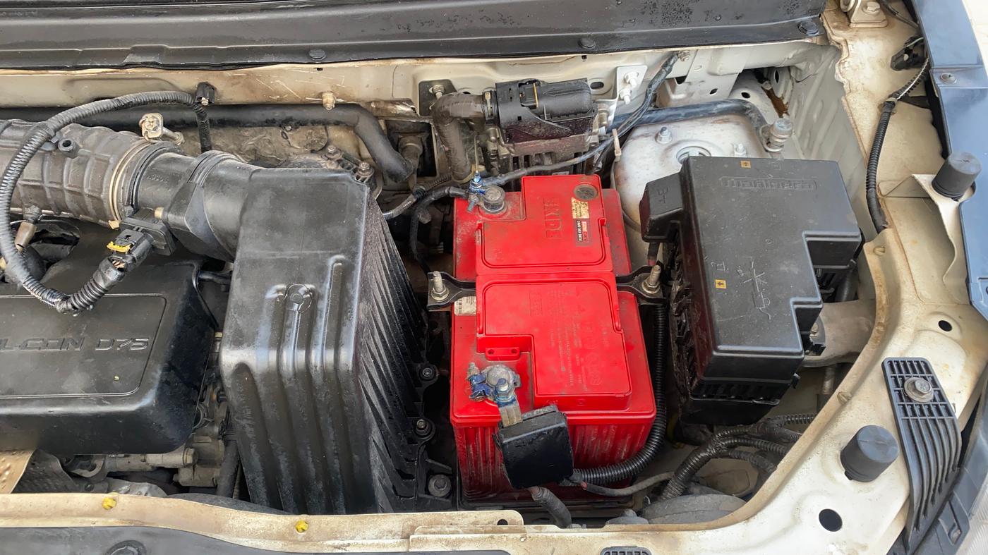 2016 Mahindra Kuv100 K8 D 6 STR, Diesel, Manual, 1,01,037 km, Engine View - Left