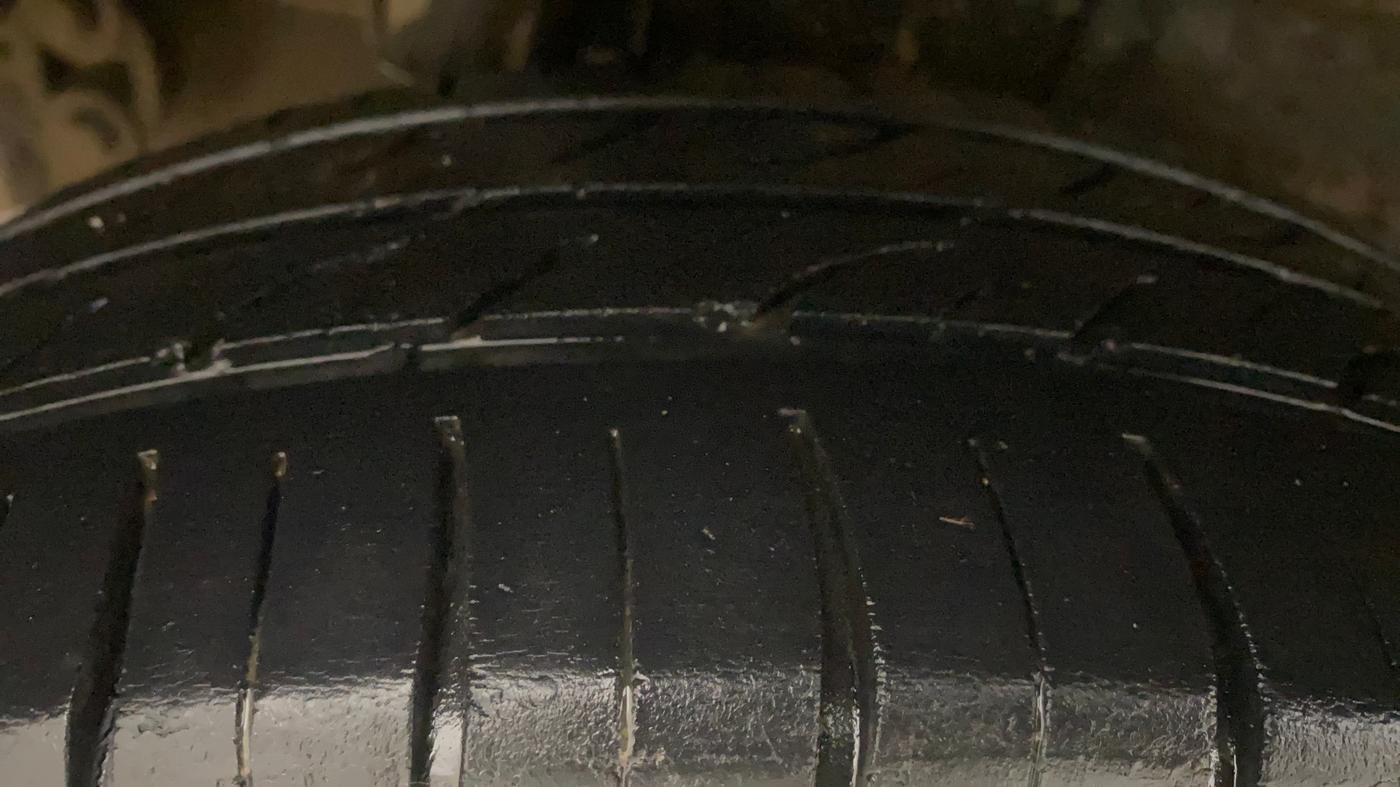 2016 Mahindra Kuv100 K8 D 6 STR, Diesel, Manual, 1,01,037 km, Right Rear Tyre Tread