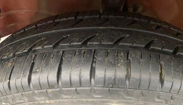 2017 Maruti Wagon R 1.0 LXI CNG (O), CNG, Manual, 44,861 km, Left Front Tyre Tread