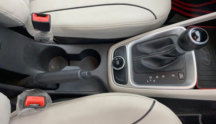 2024 Hyundai VENUE SX (O) 1.0 TURBO DCT DUAL TONE, Petrol, Automatic, 16,890 km, Gear Lever