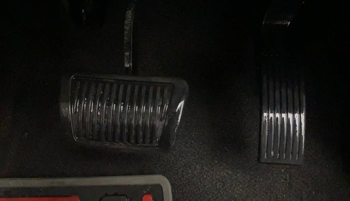 2024 Hyundai VENUE SX (O) 1.0 TURBO DCT DUAL TONE, Petrol, Automatic, 16,890 km, Pedals