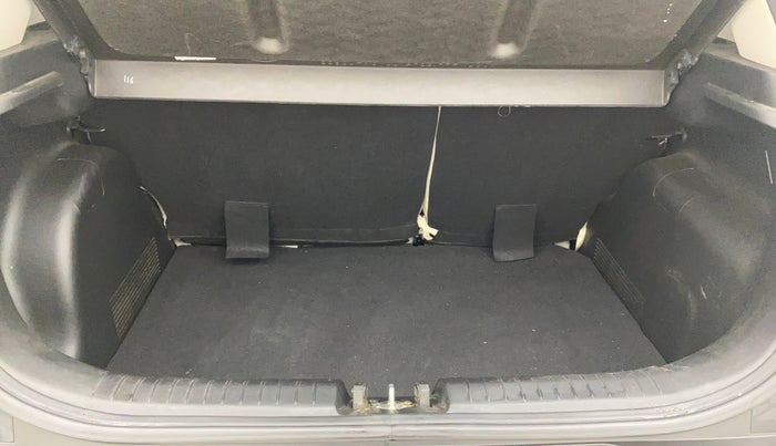 2024 Hyundai VENUE SX (O) 1.0 TURBO DCT DUAL TONE, Petrol, Automatic, 16,890 km, Boot Inside