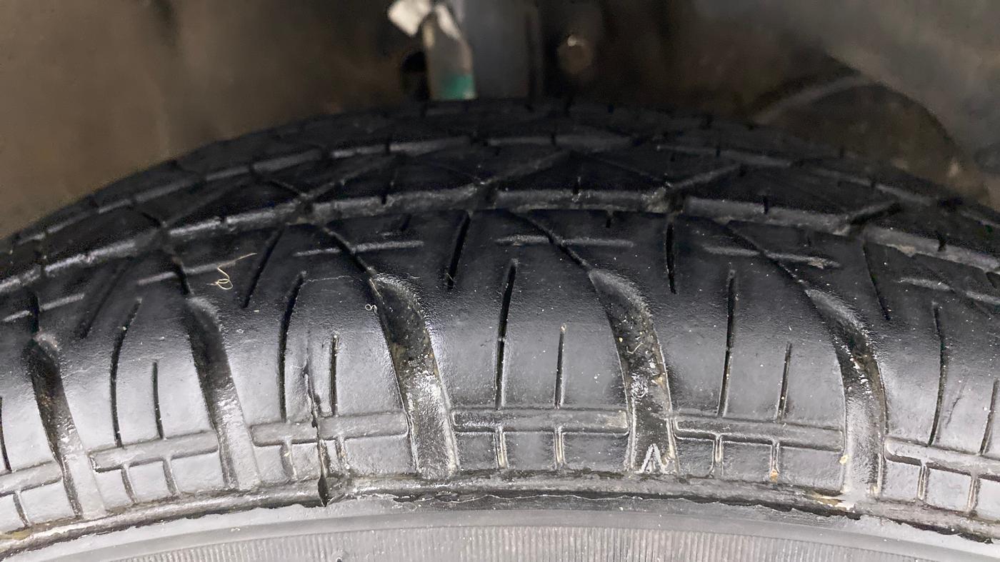 2020 Maruti Dzire VXI, Petrol, Manual, 64,023 km, Right Front Tyre Tread