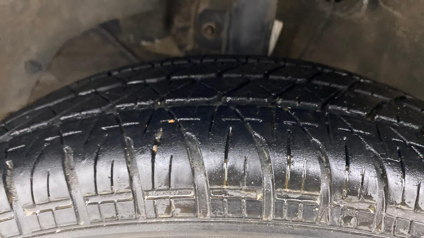 2020 Maruti Dzire VXI, Petrol, Manual, 64,023 km, Left Front Tyre Tread