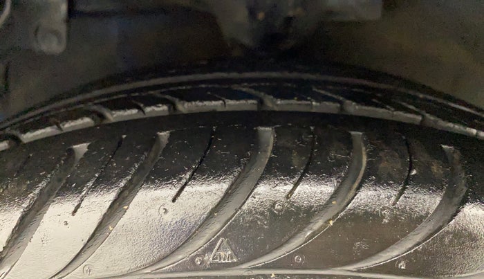 2016 Hyundai Eon MAGNA PLUS OPTIONAL, Petrol, Manual, 23,889 km, Left Front Tyre Tread