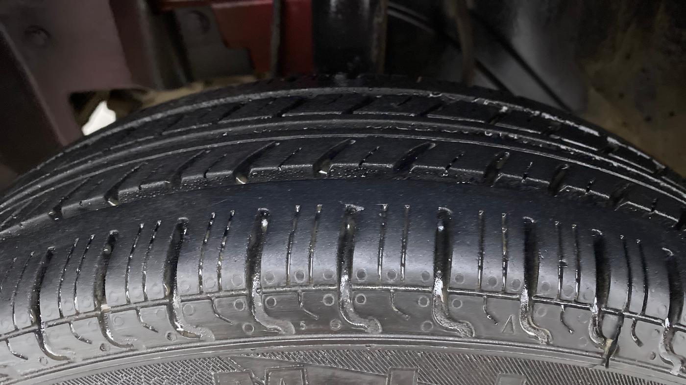 2016 Datsun Go T, CNG, Manual, 65,535 km, Left Front Tyre Tread