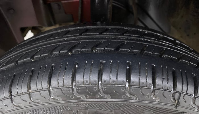 2016 Datsun Go T, CNG, Manual, 65,535 km, Left Front Tyre Tread