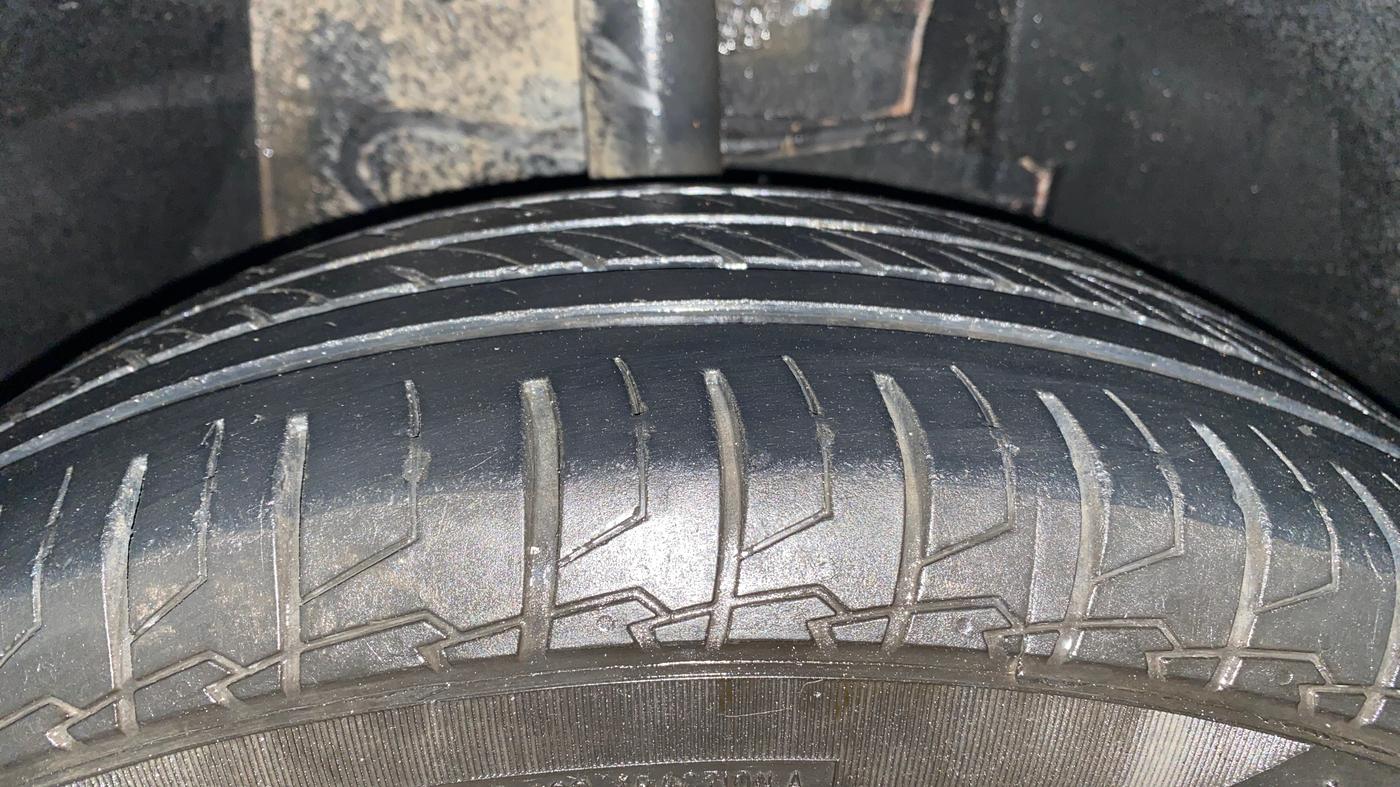 2019 Tata NEXON XM PETROL, Petrol, Manual, 99,235 km, Right Front Tyre Tread