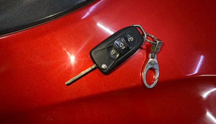 2019 Tata NEXON XM PETROL, Petrol, Manual, 99,183 km, Key Close Up