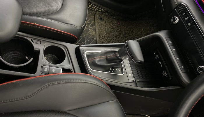 2023 Hyundai Verna SX (O) 1.5 TURBO PETROL DCT, Petrol, Automatic, 26,541 km, Gear Lever