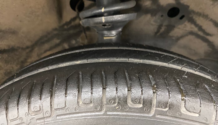 2015 Maruti Wagon R 1.0 VXI, Petrol, Manual, 90,925 km, Right Front Tyre Tread
