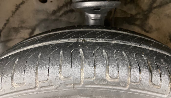 2015 Maruti Wagon R 1.0 VXI, Petrol, Manual, 90,925 km, Left Front Tyre Tread