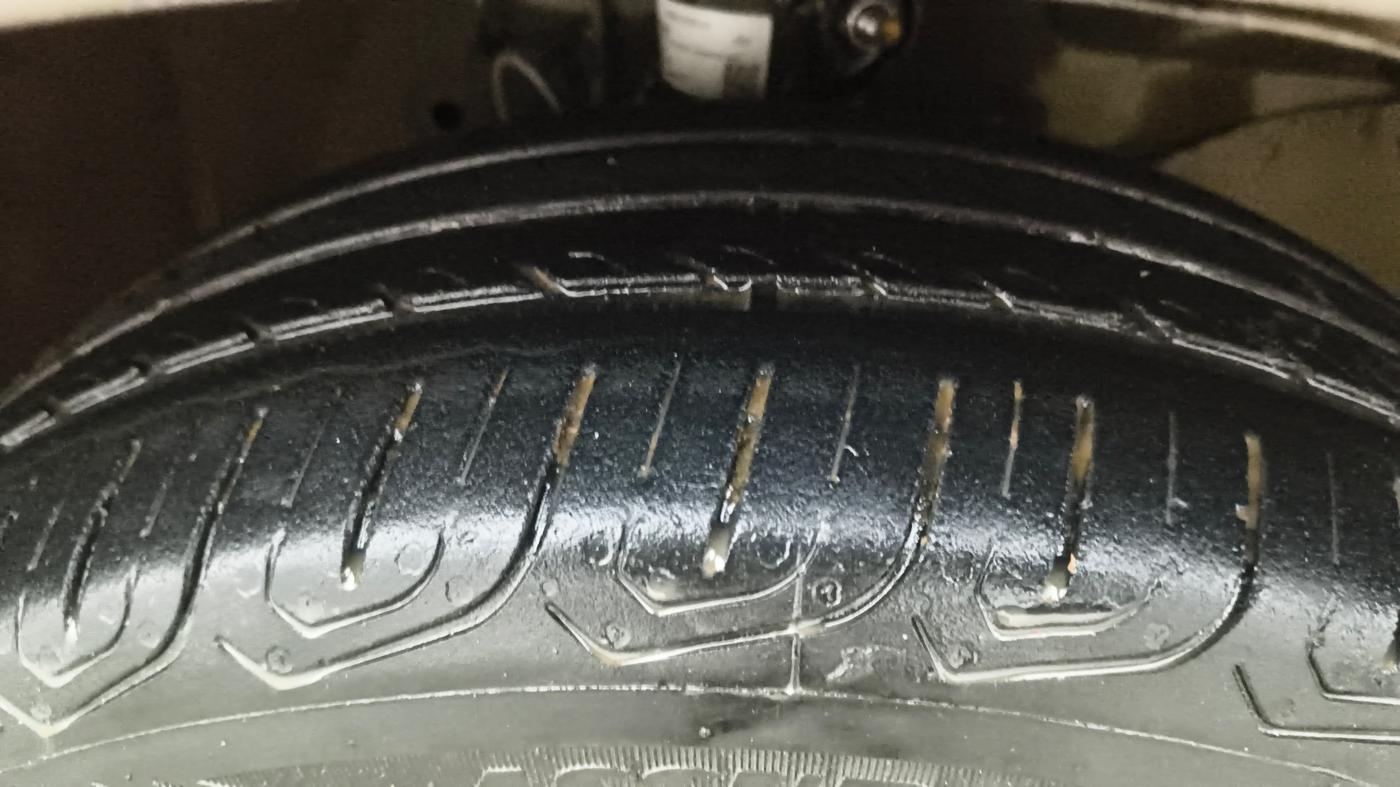 2017 Honda Brio VX MT, Petrol, Manual, 63,197 km, Right Front Tyre Tread