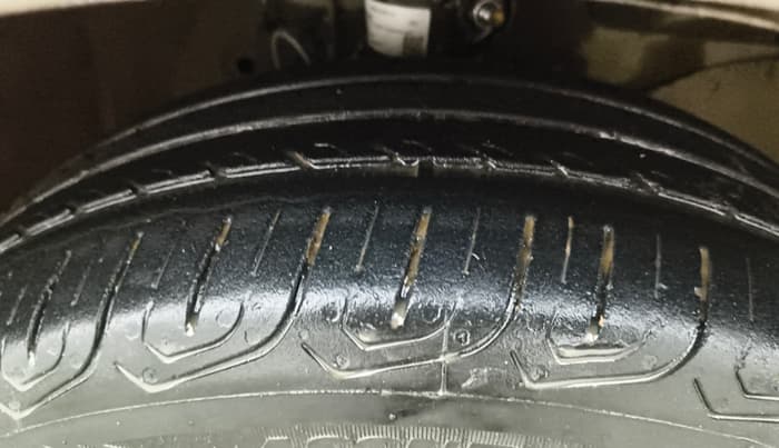 2017 Honda Brio VX MT, Petrol, Manual, 63,314 km, Right Front Tyre Tread