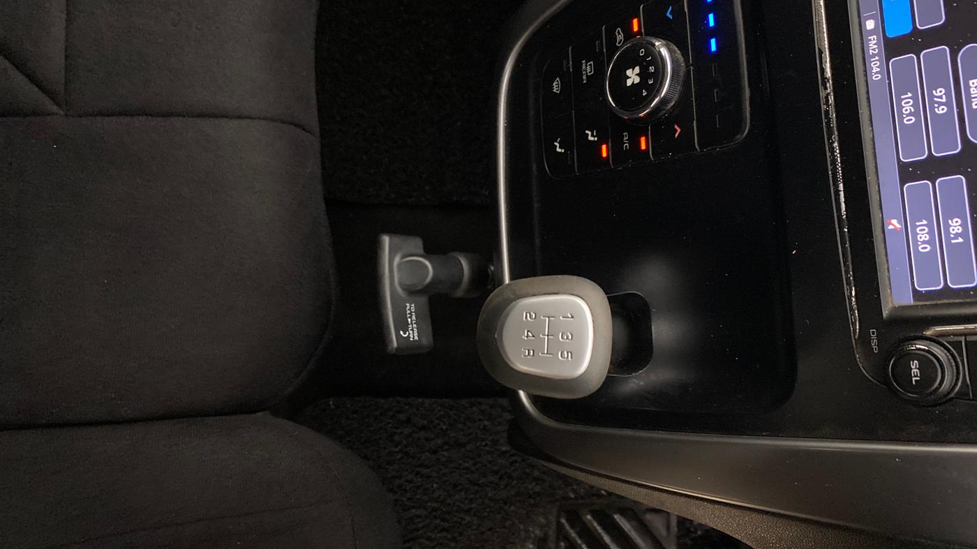 2018 Mahindra KUV 100 NXT K8 D 6 STR DUAL TONE, Diesel, Manual, 1,47,771 km, Gear Lever