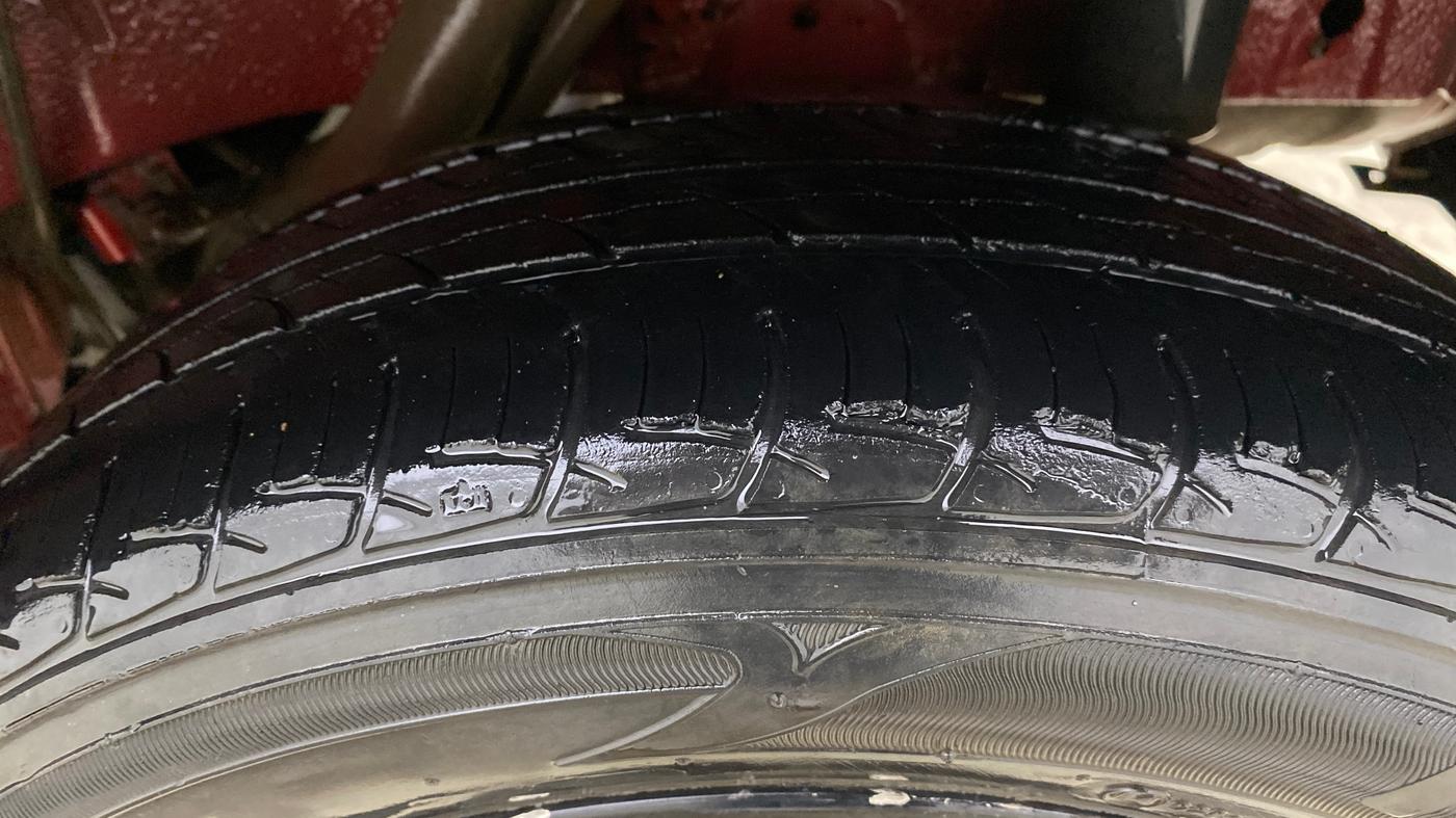 2018 Mahindra KUV 100 NXT K8 D 6 STR DUAL TONE, Diesel, Manual, 1,47,771 km, Left Rear Tyre Tread