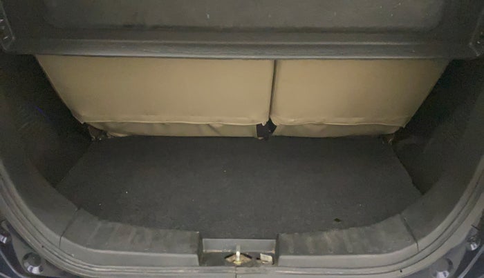 2017 Maruti Wagon R 1.0 VXI AMT, Petrol, Automatic, 65,289 km, Boot Inside